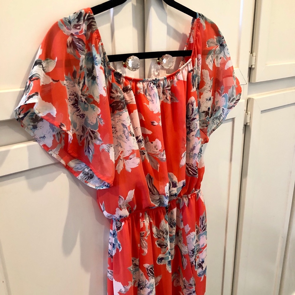 Off the shoulder floral maxi dress size: S